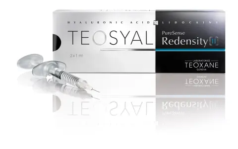 Strzykawka z preparatem Teosyal Redensity II, gotowa do użycia, obok eleganckiego opakowania.
