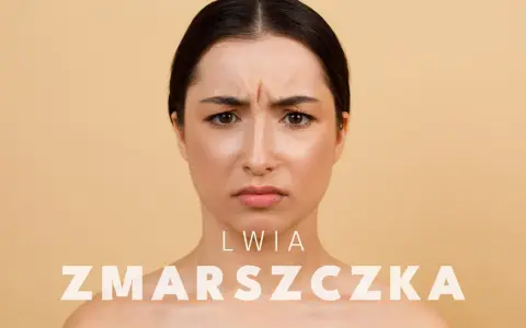 Kobieta z wyraźną lwia zmarszczka między brwiami, zamyślona.