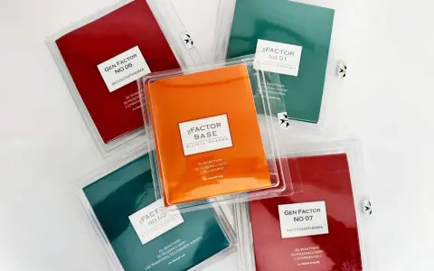 Zestaw produktów do pielęgnacji skóry z serii gFactor, w tym gFactor Base i gFactor No 01.